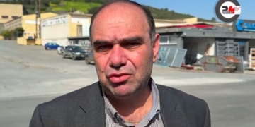 Δομή μεταναστών: Τι συμβαίνει με την Ένωση Πεζών – Τι απαντά ο δήμαρχος Μ. Κοκοσάλης