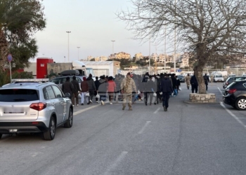 Εκδικάζονται τα ασφαλιστικά μέτρα του ΟΛΗ για την εκκένωση του «ψυγείου» – Πού θα πάνε οι μετανάστες