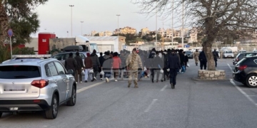 Εκδικάζονται τα ασφαλιστικά μέτρα του ΟΛΗ για την εκκένωση του «ψυγείου» – Πού θα πάνε οι μετανάστες