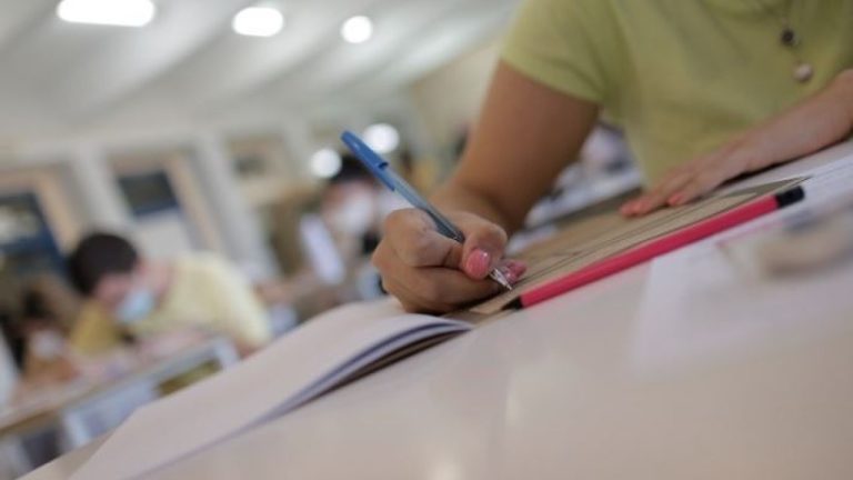 Ελεύθερη πρόσβαση και το καλοκαίρι στο ψηφιακό φροντιστήριο