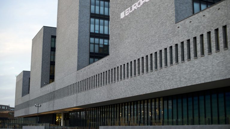 Europol: 731 εγκληματικές «πολυεθνικές» απειλούν την ΕΕ - Ζητείται επένδυση στη «Συμμαχία των Λιμένων»