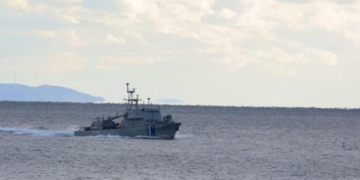 Γαύδος: Εντοπίστηκε λέμβος με 34 μετανάστες