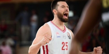 «Για πάντα κόκκινος»: Ο Πίτερς αποχαιρέτησε τον Ολυμπιακό