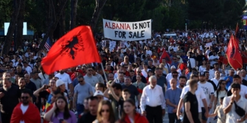 Για τη Gen Ζ της Αλβανίας, το θέρετρο του Κούσνερ ήταν η σταγόνα που ξεχείλισε το ποτήρι