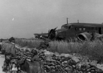 Ιούνιος 1942, το πιο παράτολμο σαμποτάζ του Πολέμου: Έξι παλικάρια εισβάλλουν στο αεροδρόμιο του Ηρακλείου και ανατινάζουν τα γερμανικά αεροπλάνα