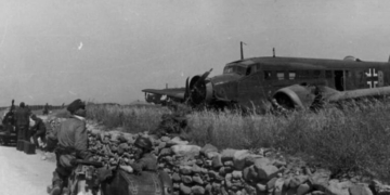 Ιούνιος 1942, το πιο παράτολμο σαμποτάζ του Πολέμου: Έξι παλικάρια εισβάλλουν στο αεροδρόμιο του Ηρακλείου και ανατινάζουν τα γερμανικά αεροπλάνα