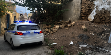 Ηράκλειο: Άγρια συμπλοκή με δυο τραυματίες στην Αγία Τριάδα – «Οι κάτοικοι είδαν άτομα να τρέχουν με αιματοβαμμένα ρούχα…»