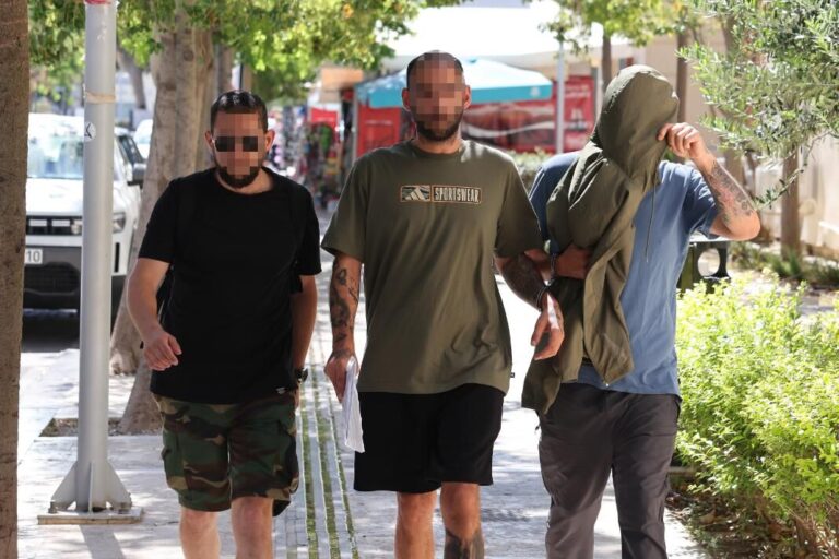 Ηράκλειο: Απολογούνται πατέρας και γιοι για το κύκλωμα της «πειρατικής» συνδρομητικής τηλεόρασης