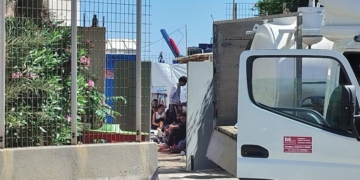 Ηράκλειο: Ξεκίνησε η κρίσιμη τηλεδιάσκεψη Πλεύρη – Αρναουτάκη και δημάρχων για τη δομή μεταναστών – «Δεν έπρεπε να φτάσουμε ως εδώ»