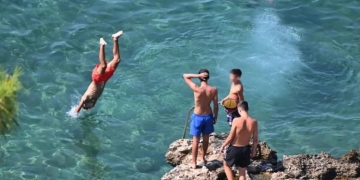 Kαιρός: Ηλιοφάνεια και 34άρια στην Κρήτη