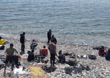 Καπετανιανά: Δεκάδες μετανάστες στην παραλία του Αγίου Ιωάννη