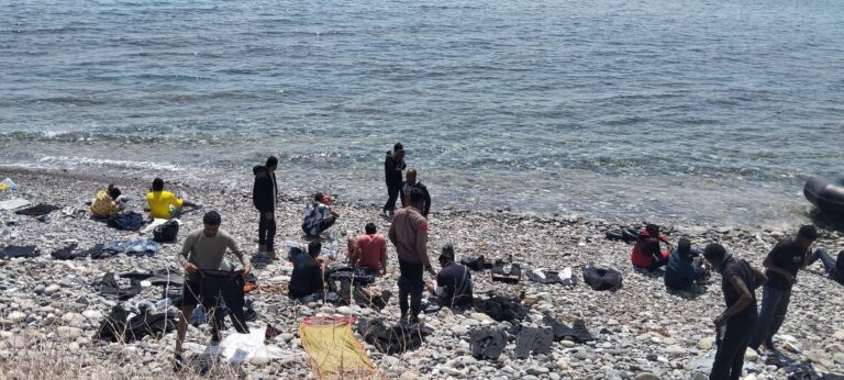 Καπετανιανά: Δεκάδες μετανάστες στην παραλία του Αγίου Ιωάννη
