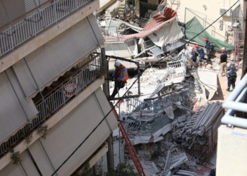 Κατάρρευση πολυκατοικίας στα Πετράλωνα: Ολοκληρώνεται η έρευνα της Πυροσβεστικής - Δεν υπάρχουν εγκλωβισμένοι