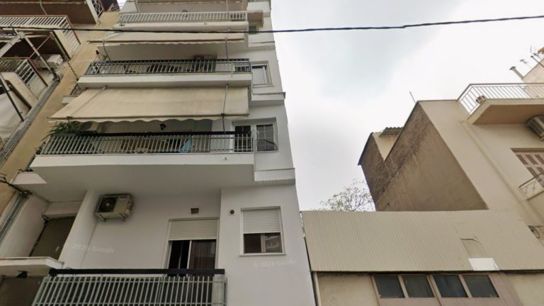 Κατέρρευσε πολυκατοικία στα Πετράλωνα - Ψάχνουν για εγκλωβισμένους