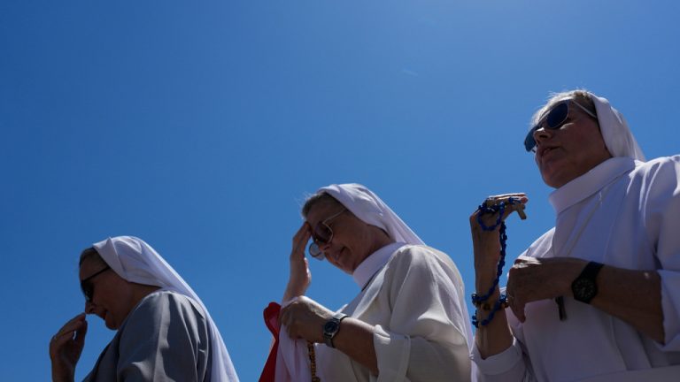 Καθολικές μοναχές αντιμετωπίζουν νομικές διώξεις επειδή δεν χρησιμοποιούν τις προτιμώμενες αντωνυμίες