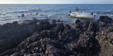 Λασίθι: Περιπέτεια για εννέα τουρίστριες – Τα σκάφη τους έπεσαν σε βράχια