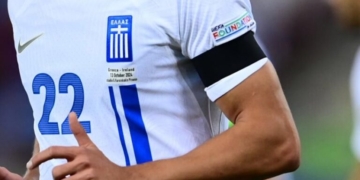 Μάριος Οικονόμου: Μαύρα περιβραχιόνια και ενός λεπτού σιγή στο φιλικό της Εθνικής με την Ιταλία στο Παγκρήτιο