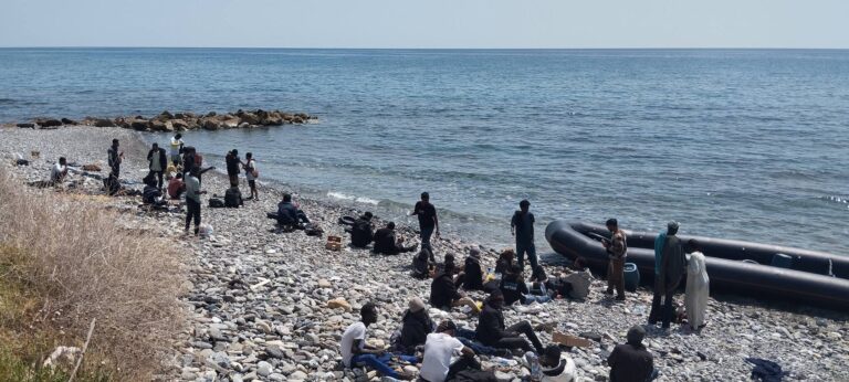 Νέα καραβιά μεταναστών στους Καλούς Λιμένες – Ένα παιδί ανάμεσα στους 48 διασωθέντες