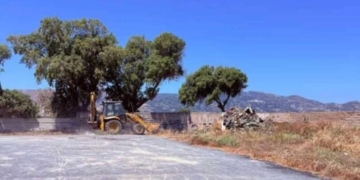 Oι μπουλντόζες μαρσάρουν στο “σπίτι του Ερασιτέχνη ΟΦΗ” στην Αμμουδάρα