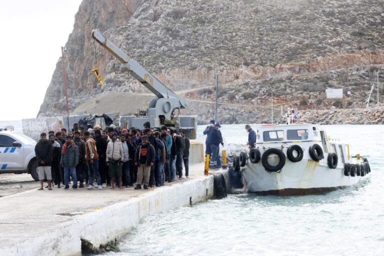 Οι ήρεμες θάλασσες έφεραν νέο «κύμα» μεταναστών: Περισσότεροι από 140 αλλοδαποί σε λίγες ώρες στην Κρήτη