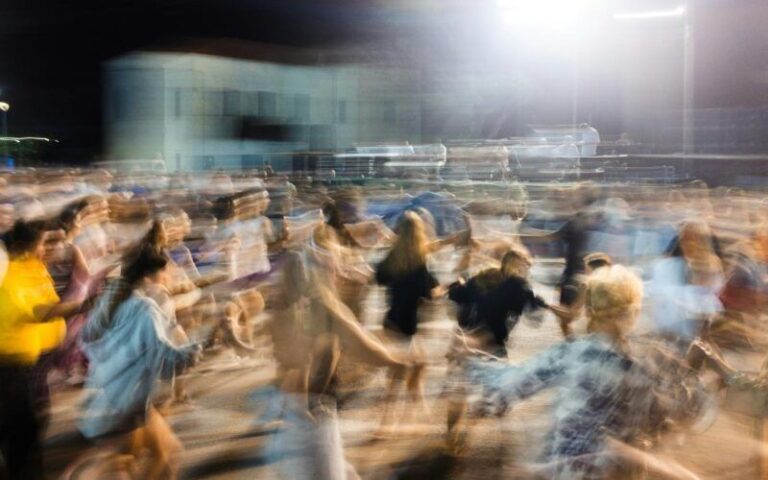 Οι πυροβολισμοί στο γλέντι μπροστά σε μικρά παιδιά και η σύλληψη του προέδρου του Πολιτιστικού συλλόγου
