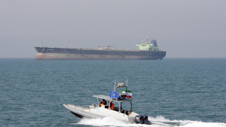 Ορμούζ: Παραμένει η αβεβαιότητα - Η Τεχεράνη επιμένει ότι διατηρεί τον έλεγχο του Στενού