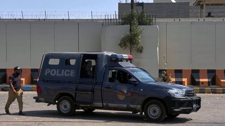 Πακιστάν: Αναφορές για έκρηξη και πυροβολισμούς στο Καράτσι