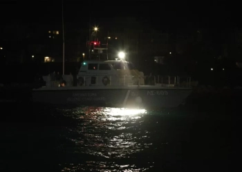 Πλοίο με προορισμό τη Σούδα προσάραξε στη Μήλο μετά από μπλακ άουτ