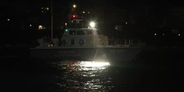 Πλοίο με προορισμό τη Σούδα προσάραξε στη Μήλο μετά από μπλακ άουτ