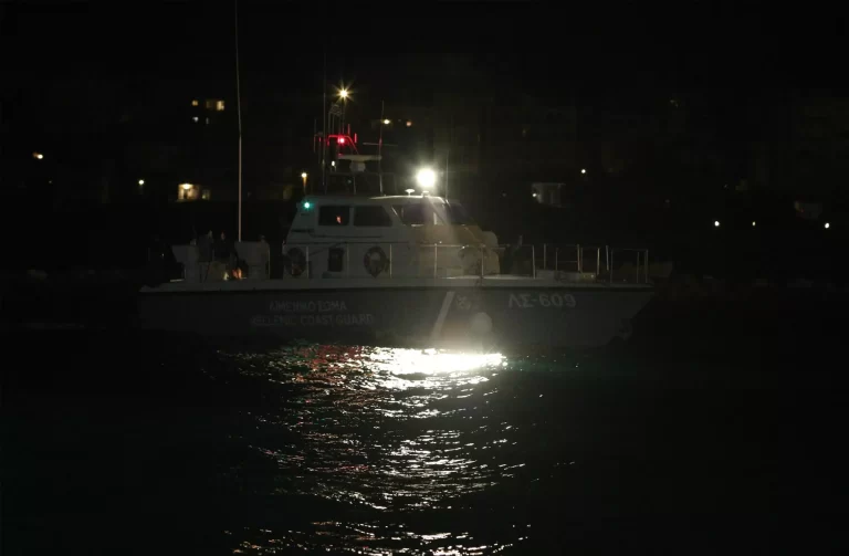Πλοίο με προορισμό τη Σούδα προσάραξε στη Μήλο μετά από μπλακ άουτ