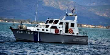 Προσάραξη πλοίου στη Μήλο: Ολοκληρώθηκε ο έλεγχος – Πήρε πιστοποιητικό αξιοπλοΐας και απέπλευσε για τη Σούδα