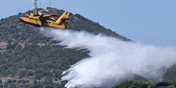 Πυρκαγιά στην Ηλεία - Στην περιοχή πνέουν ισχυροί άνεμοι