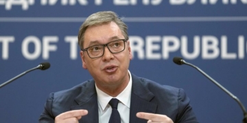 Ραγδαίες εξελίξεις στη Σερβία: Ο Βούτσιτς ανακοίνωσε ότι θα παραιτηθεί και θα προκηρύξει πρόωρες εκλογές