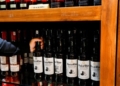 Ρέθυμνο: Ανήλικος μπήκε σε επιχειρήσεις και έκλεψε μπουκάλια με αλκοόλ