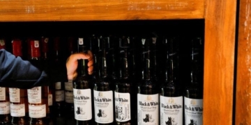 Ρέθυμνο: Ανήλικος μπήκε σε επιχειρήσεις και έκλεψε μπουκάλια με αλκοόλ