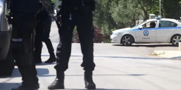 Ρέθυμνο: Έφοδος αστυνομικών σε δύο σπίτια – Βρήκαν 22 δενδρύλλια κάνναβης