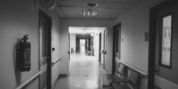 Ρέθυμνο: Κατέρρευσε, μεταφέρθηκε στο νοσοκομείο αλλά δεν τα κατάφερε
