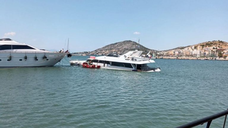 Σαλαμίνα: Βυθίζεται θαλαμηγός στη Μαρίνα Βουρκαρίου - Δείτε φωτογραφίες