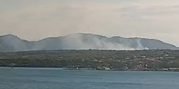 Σε ύφεση η φωτιά στην Κορινθία - Ήχησε το 112 για εκκενώσεις περιοχών
