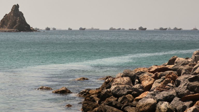 Στην κόψη του ξυραφιού η εκεχειρία: Νέα εκατέρωθεν πλήγματα από ΗΠΑ και Ιράν