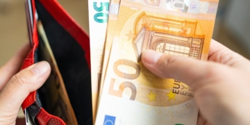 Τα πρώτα επιδόματα νεογέννητου παιδιού παρέδωσε ο Δήμαρχος Αποκόρωνα