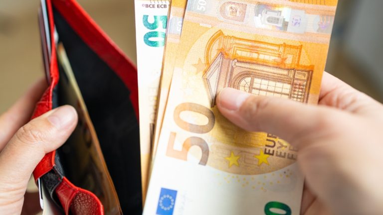 Τα πρώτα επιδόματα νεογέννητου παιδιού παρέδωσε ο Δήμαρχος Αποκόρωνα