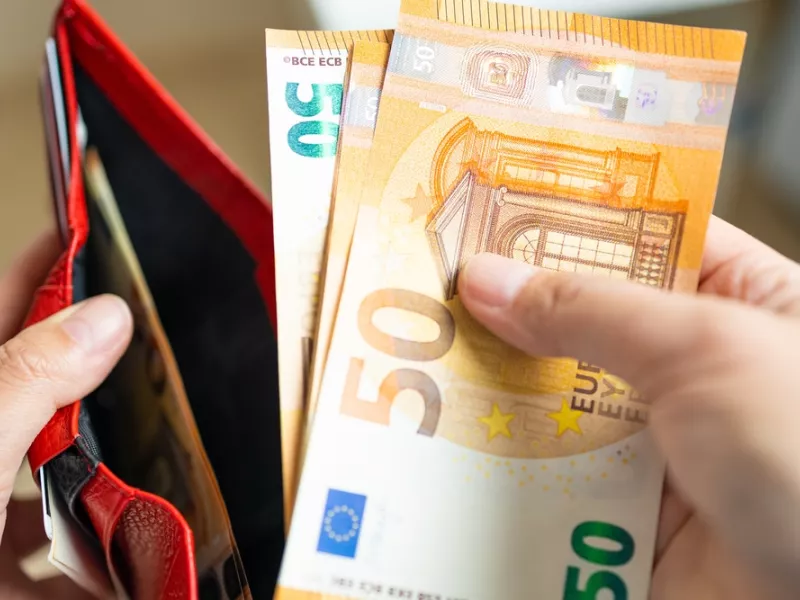 Επίδομα σε μετρητά