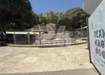Τι απαντάει η Εφορεία Αρχαιοτήτων για τις εργασίες και τα… κάγκελα στα Λιοντάρια