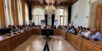 Τι συζητήθηκε στη συνεδρίαση της επιτροπής τουρισμού και επιχειρηματικότητας για τη συντήρηση της κρήνης Μοροζίνι