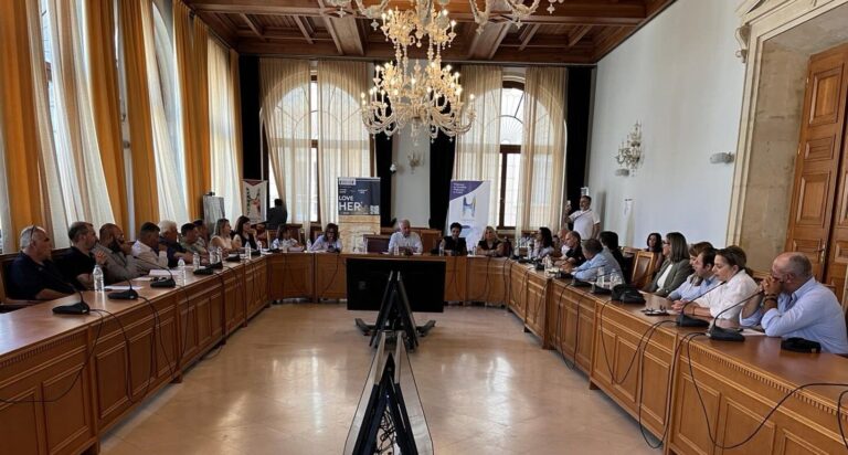 Τι συζητήθηκε στη συνεδρίαση της επιτροπής τουρισμού και επιχειρηματικότητας για τη συντήρηση της κρήνης Μοροζίνι