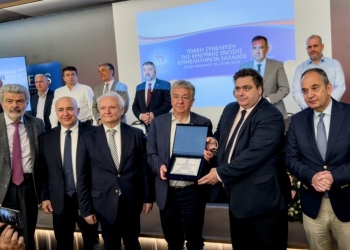 Τιμητική διάκριση στον περιφερειάρχη Κρήτης από την Κεντρική Ένωση Επιμελητηρίων Ελλάδας