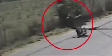 Το βίντεο από την πτώση με πατίνι του 14χρονου που νοσηλεύεται στο ΠΑΓΝΗ – «Οι δρόμοι στο Ηράκλειο είναι διαλυμένοι», λέει ο πατέρας του