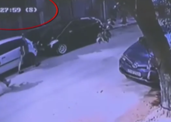 Βίντεο ντοκουμέντο από τη στιγμή που ξέσπασε η φωτιά σε διώροφη μονοκατοικία στην Καλλιθέα