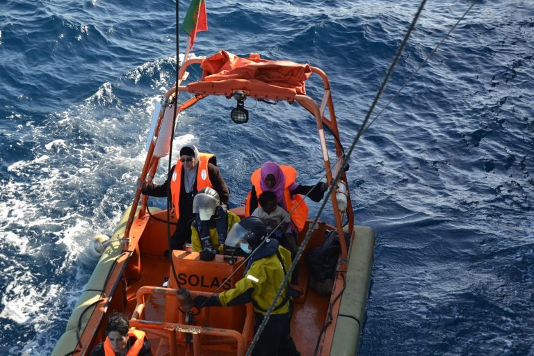159 μετανάστες έφτασαν στην Κρήτη μέσα σε λίγες ώρες – Σύλληψη 16χρονου ως διακινητή